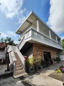 Dijual Rumah 2 Lantai Lokasi Strategis di Jalan Raya Mandiri - Jimbara