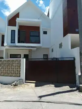 Dijual Rumah 2 Lantai Lokasi Strategis di Mumbul - Nusa Dua.