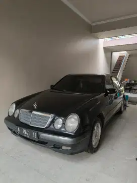 Dijual Mercy E260 tahun 2001 Manual