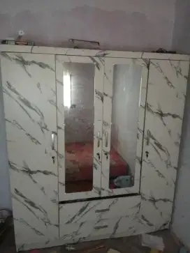 Di jual cepat Lemari 4 pintu Mulus