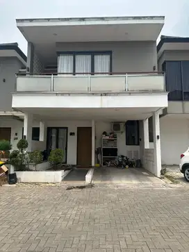 Rumah Dengan Private Pool Furnished di Cluster Cavana Bintari