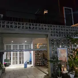 Rumah rapih dan luas serta strategis di Permata Tangerang jual cepat