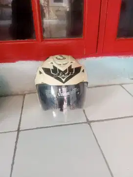 HELM WARNA PUTIH