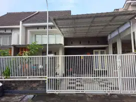 Disewakan rumah di tengah kota dekat pasar sleko