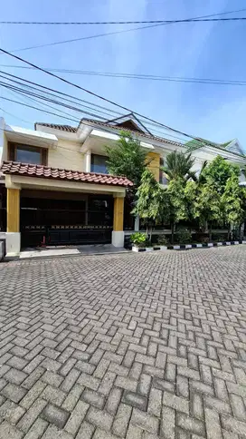 Dijual Rumah Manyar Kertoadi 2 Lantai Bagus Terawat Siap Huni