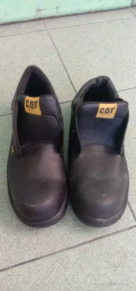 Sepatu safety CAT