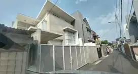 Rumah Modern Bagus Baru Renovasi di Jaksel.