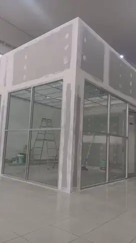 Pasang Kusen Alumunium Cat Untuk Kantor Plafon Partisi Gypsum PVC
