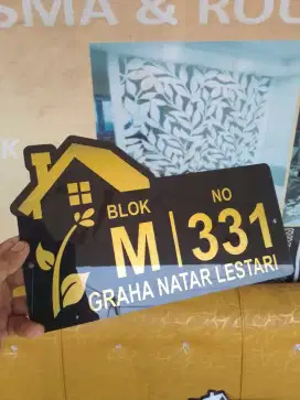 Nomor rumah akrilik