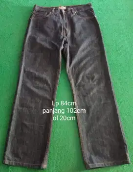 Levis signature size 33