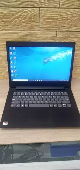 Laptop LENOVO IP V145