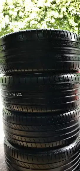 235/35 R19 pirelli & GT champito