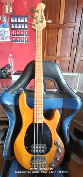 Gitar Bass Musicman sting ray custom