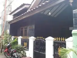 Dikontrakan/sewakan rumah perumnas klender jl. Wijaya Kusuma 3 gang 5