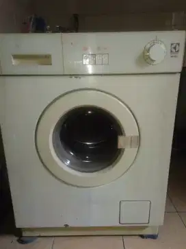 Mesin cuci Electrolux WH 285