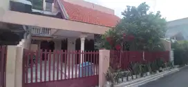 Sewa rumah tahunan 3 Lantai 4 Kamar Tidur Duren Sawit Pondok Bambu