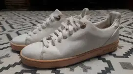 Sepatu Louis Vuitton