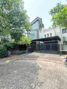 Rumah diap huni, tanah luas 2 lantai di Rafgles Hills Cibubur