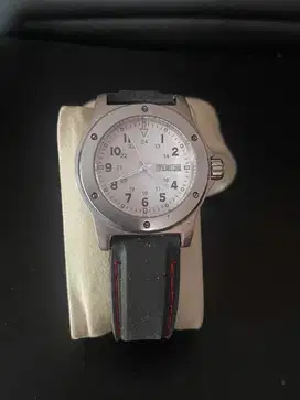 Jam tangan unisex