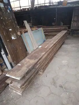 papan kayu kalimantan bekas bongkaran