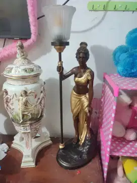 Patung lampu eropa