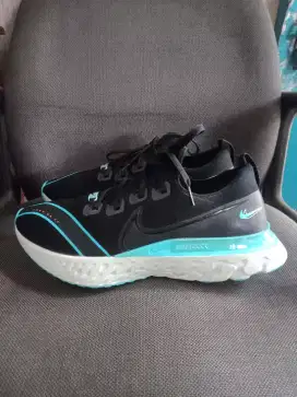 D jual sepatu NIKE size 43/44