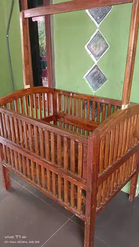 Tempat tidur bayi, berikut kelambu anti nyamuk +busa tempat tidur.