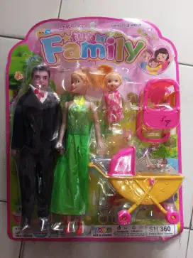 Mainan anak Barbie family set