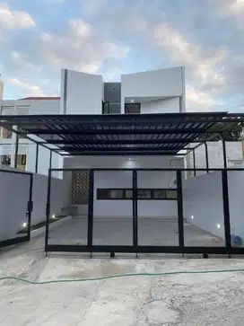 Rumah cantik modern 2lt dekat kampus UII Jakal KM 14 Sleman Yogyakarta