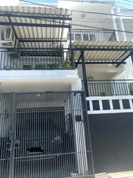 Dijual Rumah Cantik 3 lantai, Taman Galaxy Indah,  Bekasi Selatan