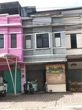 Ruko pinggir jalan ramai strategis