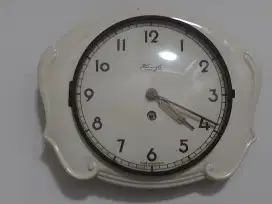 Jam dinding keramik otomatis