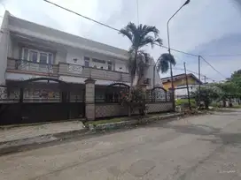 Dijual Rumah Classic Lebar Mewah di Dharmahusada Indah Barat
