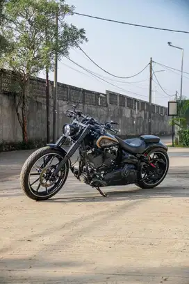 Harley Davidson Breakout 2013 Black3259