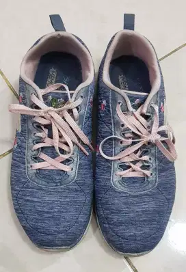 Sepatu Skecher Wanita Original Bekas EUR 38