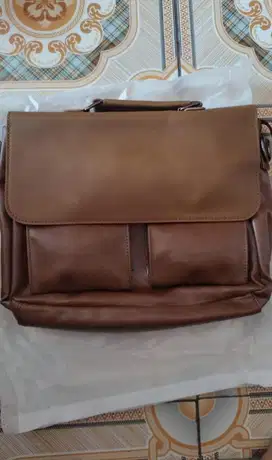 Tas Kulit Selempang