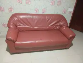 Jual 2 sofa merah + meja kaca