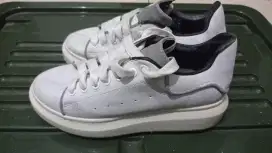 Sepatu Alexander Mcqueen Size 36 (Bonus Kaus Kaki +Topi)