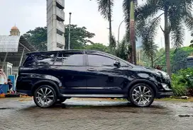 Innova Venturer 2.4 Istimewa