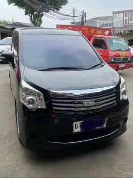 Toyota nav1 ex pejabat, hitam th 2013 km rendah full original