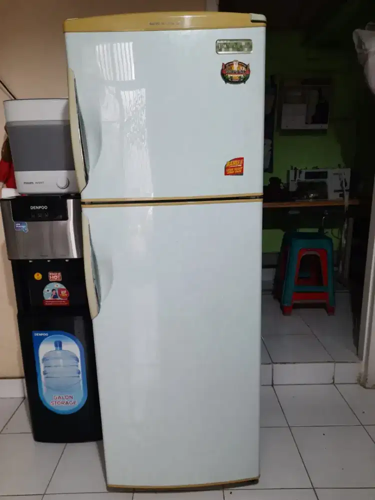 Kulkas sanyo dingin beku..