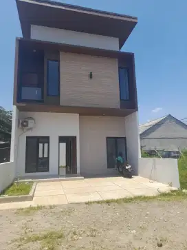 Rumah baru siap huni 2 lantai di De' Naya Park Jatijajar Depok