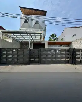 DUJUAL RUMAH RADIO DALAM  LOKASI STRATEGIS