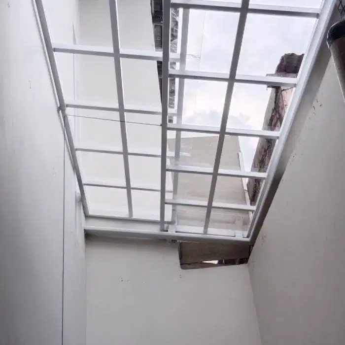 kanopi sleding atap solarflat rangka warna putih kokoh