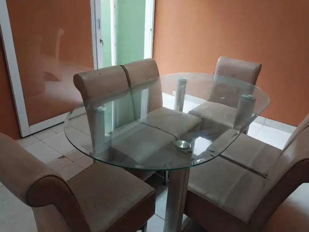 DIJUAL MEJA MAKAN KOKOH 1 SET DENGAN KURSI, NEGO SAMPE DEAL!