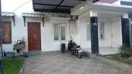 Dijual 2 rumah dan kos 12 kamar menjadi satu