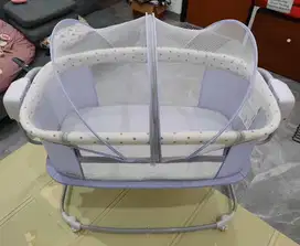Dijual Box Bayi / Baby Crib / Coco Latte Auto Sway Sidebed