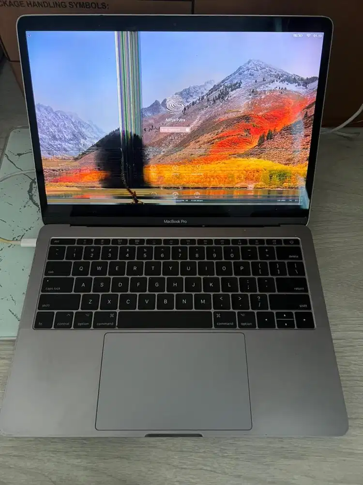 Macbook Pro 13 tahun 2017 Dijual Cepat. sd 30/01/2025 pukul 22.00 wib
