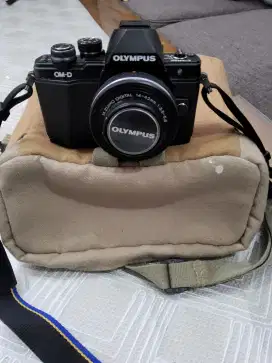 [Garage sell] kamera mirroles olympuss OM D E-M 10 mark II