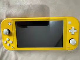 Switch Lite Include 2 games plus casing